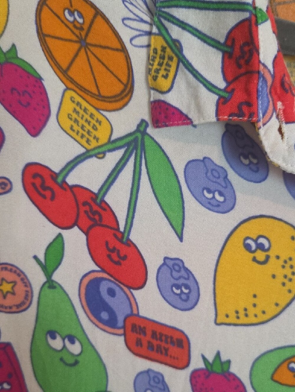 ALIVE Multicolor Fruit-Print Short Sleeve Button-Down Shirt - Picture 4 of 7